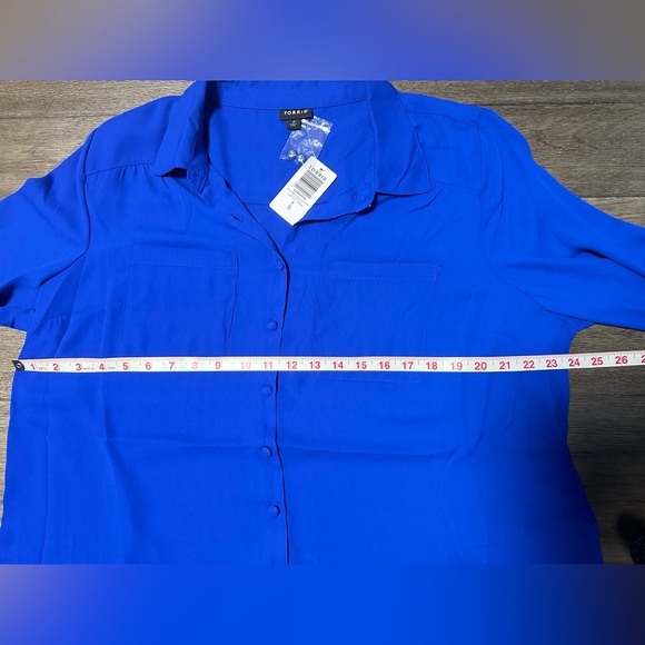 NWT TORRID BLUE BUTTON DOWN TOP BLOUSE TORRID SIZE O (SIZE 12 - L) - Picture 8 of 9